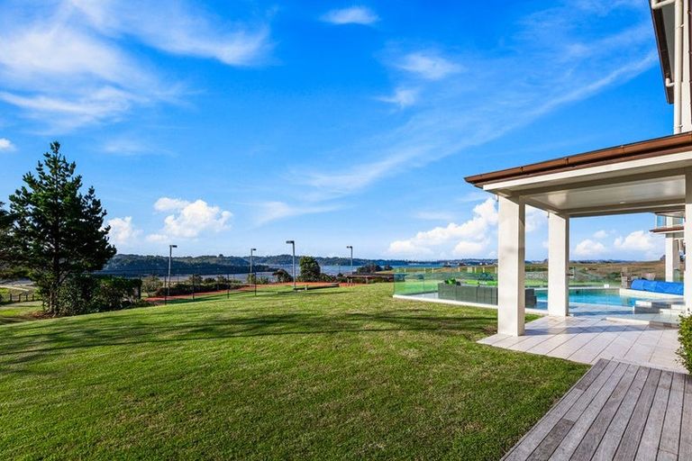 Photo of property in 189 Vaughans Road, Okura, Albany, 0792