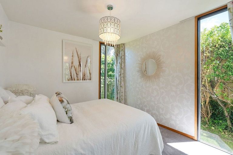 Photo of property in 6 Stormanstown Way, Seatoun, Wellington, 6022