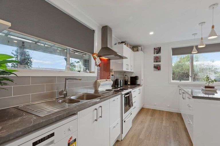 Photo of property in 26 Parakai Avenue, Parakai, 0830