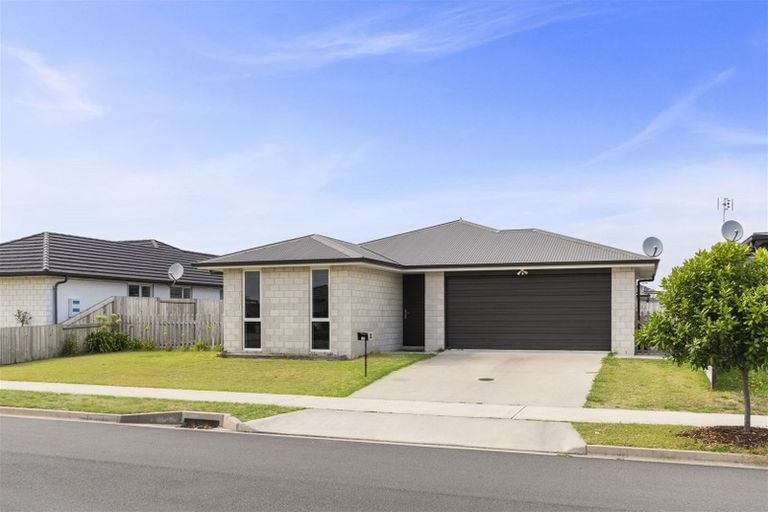 Photo of property in 15 Batty Street, Papamoa Beach, Papamoa, 3118