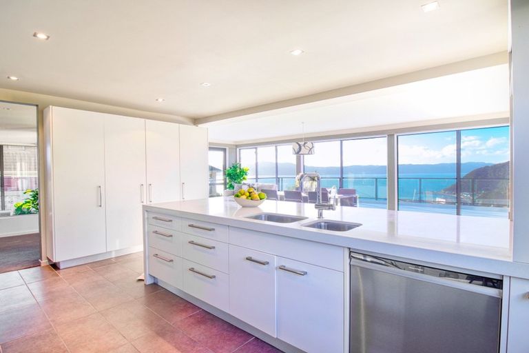 Photo of property in 20 Countess Close, Maupuia, Wellington, 6022