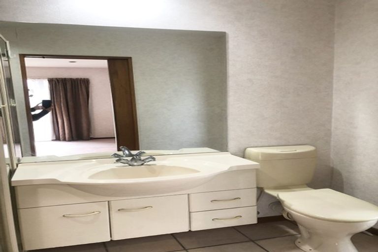 Photo of property in 71a Harris Crescent, Papanui, Christchurch, 8053