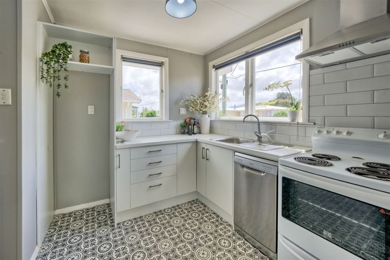 Photo of property in 1/18 Benge Crescent, Clouston Park, Upper Hutt, 5018