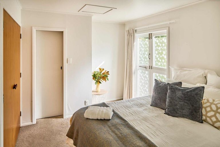 Photo of property in 2 Mahina Road, Mahina Bay, Lower Hutt, 5013