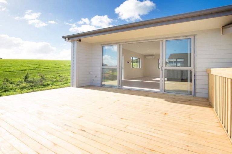 Photo of property in 15 Kaipuke Crescent, Gulf Harbour, Whangaparaoa, 0930