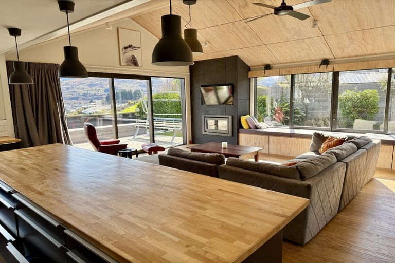 Photo of property in 28 Myles Way, Lower Shotover, Queenstown, 9304