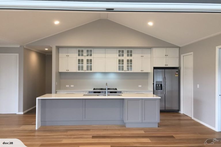 Photo of property in 8 Waitemata Drive, One Tree Point, 0118