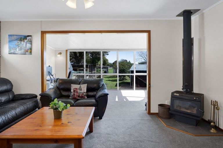 Photo of property in 12 Miro Street, Merrilands, New Plymouth, 4312