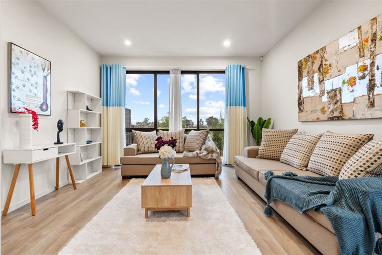 Photo of property in 25 Walsh Road, Papakura, 2110