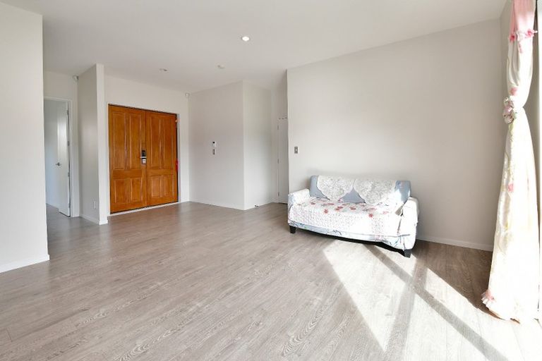 Photo of property in 16 Kahu Close, Orewa, 0931