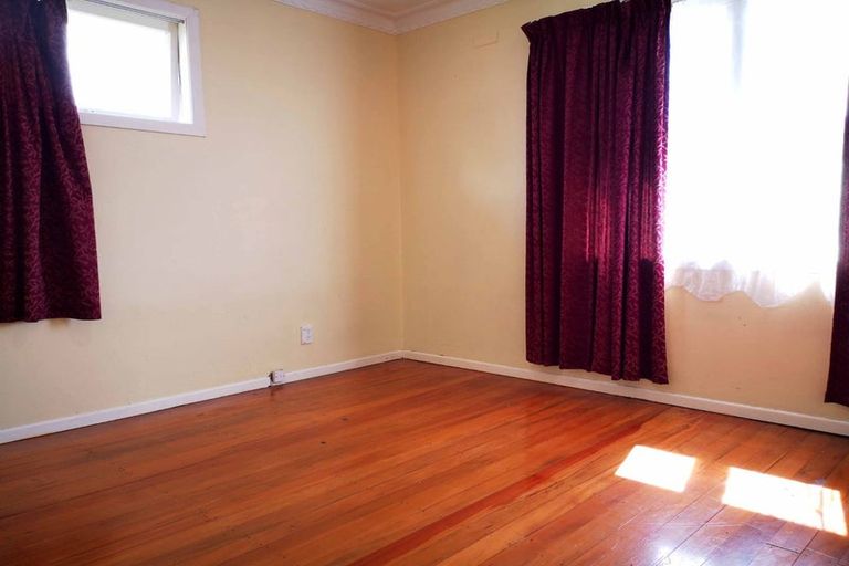 Photo of property in 46 Kohekohe Street, New Lynn, Auckland, 0600