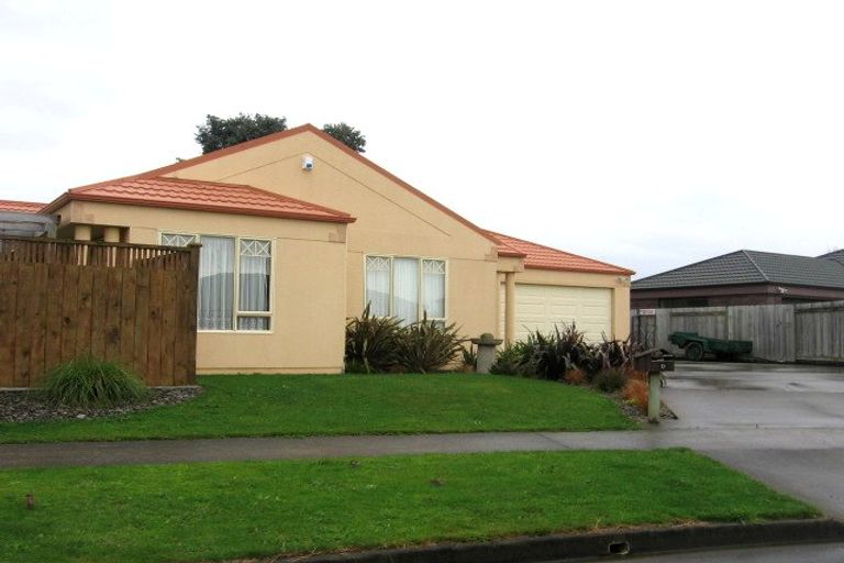 Photo of property in 9 Logan Place, Kelvin Grove, Palmerston North, 4414