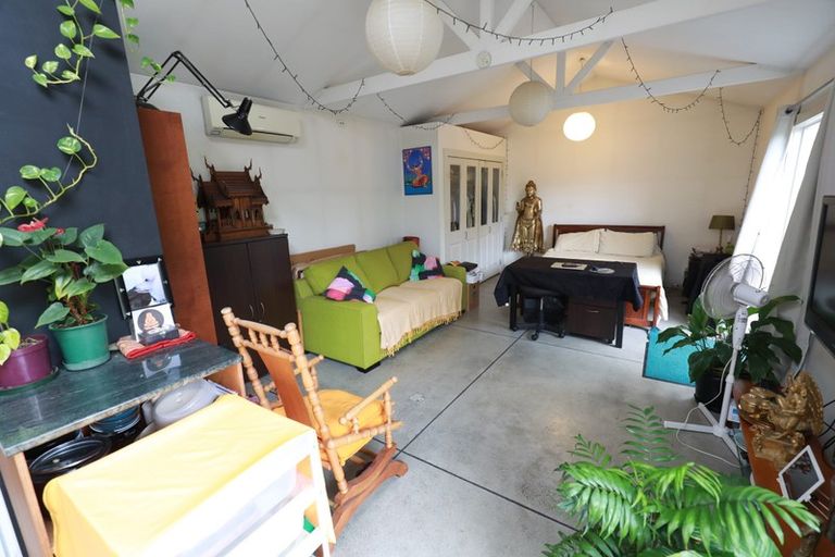 Photo of property in 1/16 Arahoe Road, New Lynn, Auckland, 0600