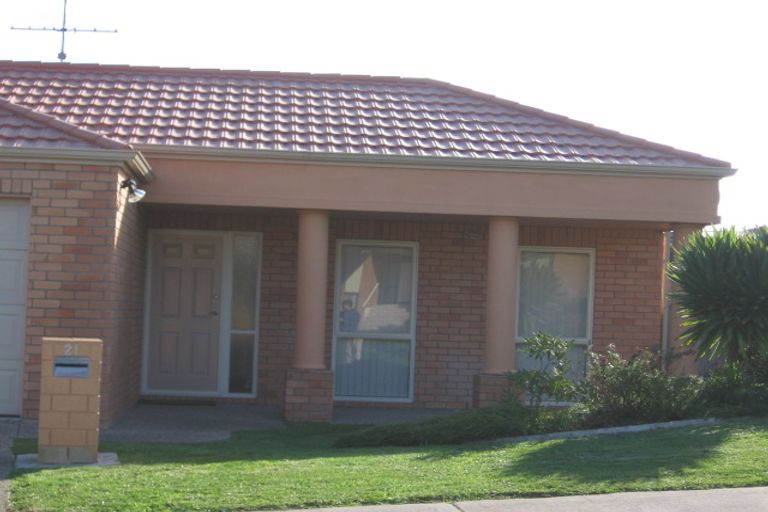 Photo of property in 21 Meridian Court, Oteha, Auckland, 0632