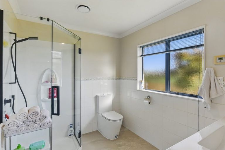 Photo of property in 41 Holcombe Drive, Paraparaumu, 5032