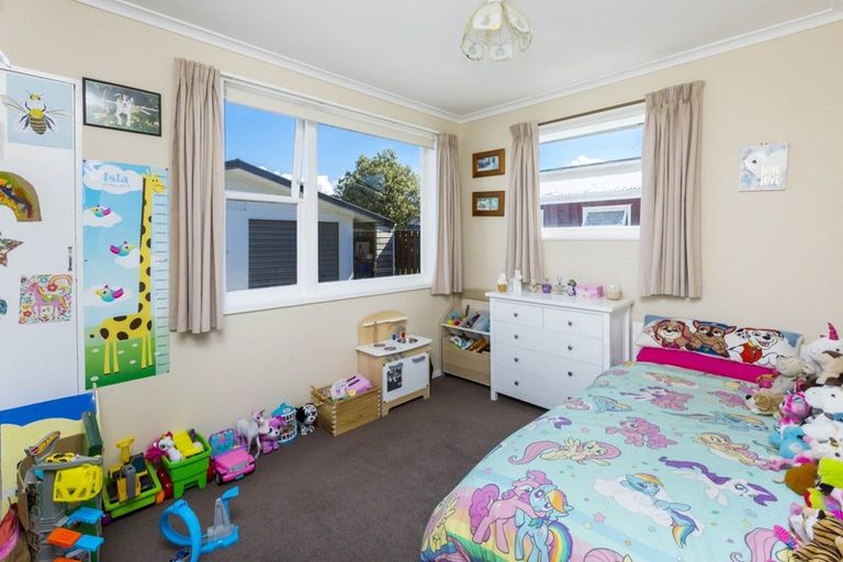 Photo of property in 53 Oregon Drive, Maoribank, Upper Hutt, 5018