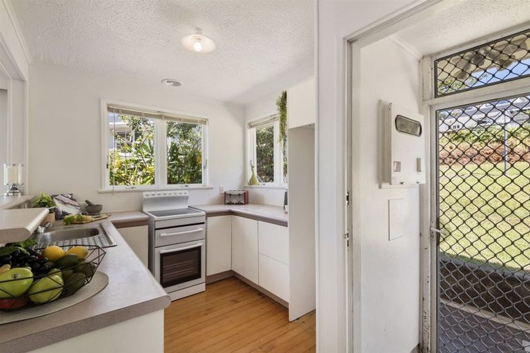 Photo of property in 33 Weatherly Road, Torbay, Auckland, 0630