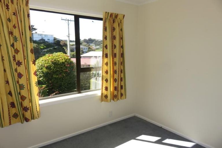 Photo of property in 62 Salford Street, Newlands, Wellington, 6037