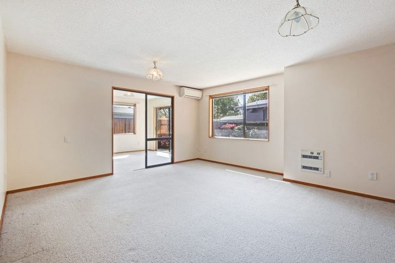 Photo of property in 2/24 Woodbury Street, Avonhead, Christchurch, 8042