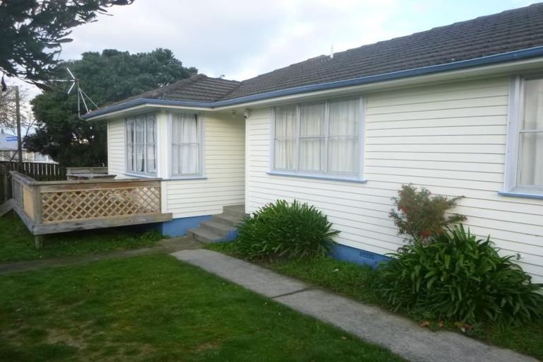 Photo of property in 18 Takapuwahia Drive, Takapuwahia, Porirua, 5022