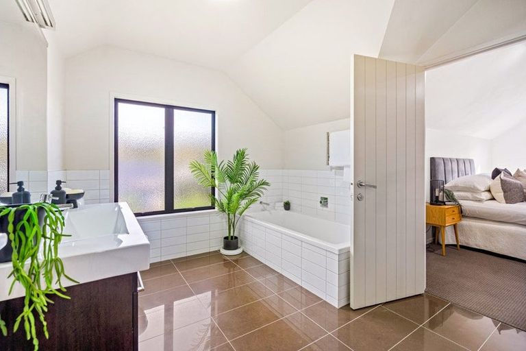 Photo of property in 98b Western Hills Drive, Kensington, Whangarei, 0112