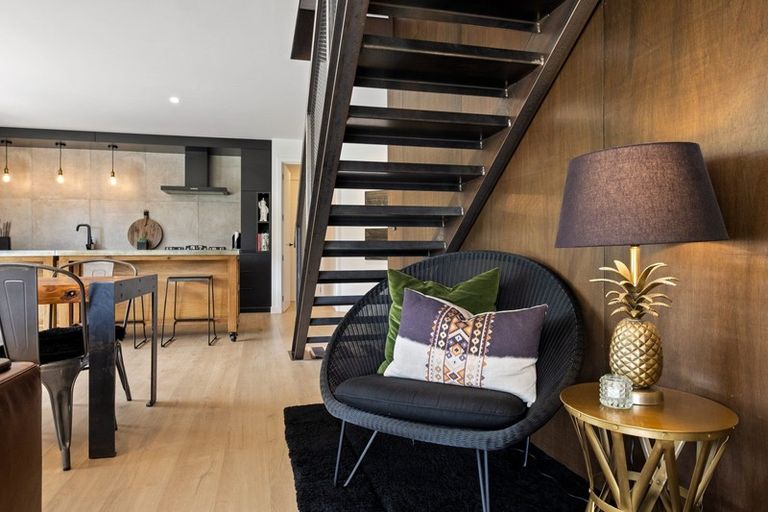 Photo of property in 19 Kirimoko Crescent, Wanaka, 9305