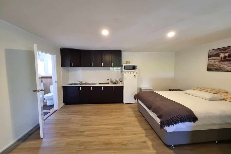 Photo of property in 26 Ferry Parade, Herald Island, Auckland, 0618