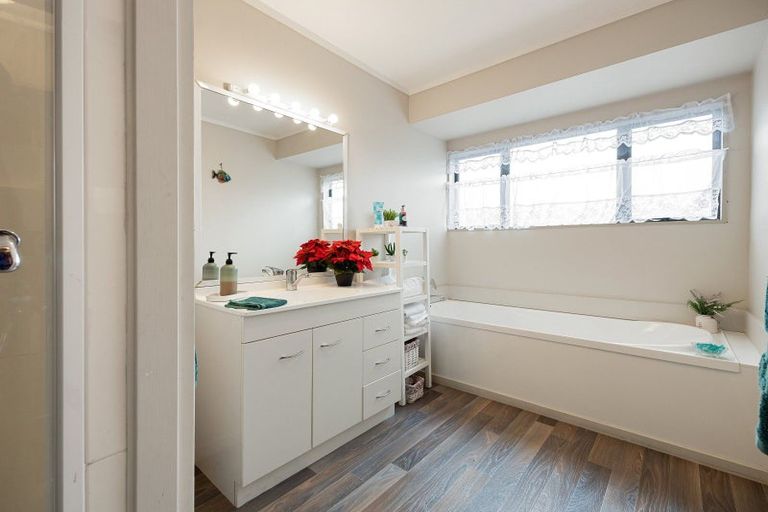 Photo of property in 46 Lansdowne Crescent, Glenview, Hamilton, 3206