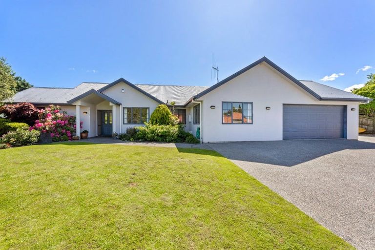Photo of property in 10 Carlow Grove, Birchville, Upper Hutt, 5018