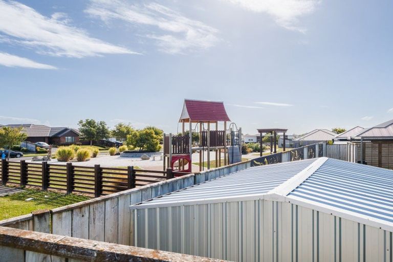 Photo of property in 12 Gibraltar Way, Fitzherbert, Palmerston North, 4410