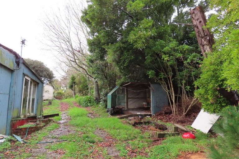 Photo of property in 1008 East Coast Road, Fairview Heights, Auckland, 0630