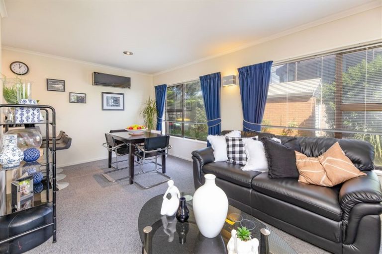 Photo of property in 330 Marine Parade, New Brighton, Christchurch, 8061