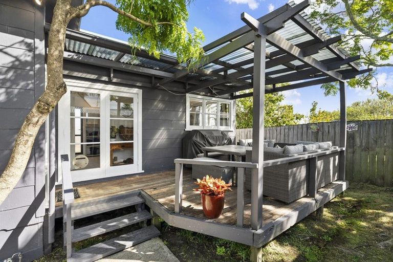Photo of property in 2/103 Vipond Road, Stanmore Bay, Whangaparaoa, 0932