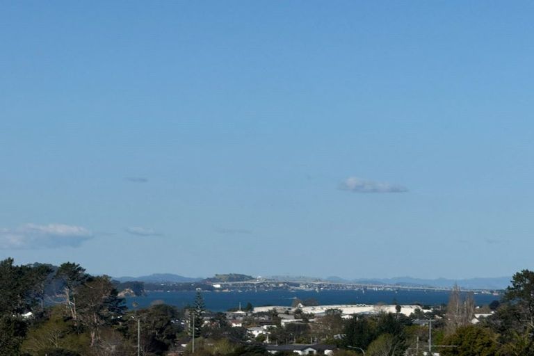 Photo of property in 2/21 White Heron Drive, Massey, Auckland, 0614
