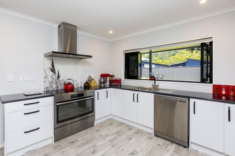 Photo of property in 17 Gilruth Road, Wallaceville, Upper Hutt, 5018