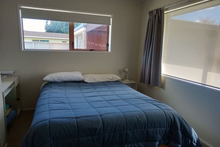 Photo of property in 2/8 Tatua Place, Conifer Grove, Takanini, 2112