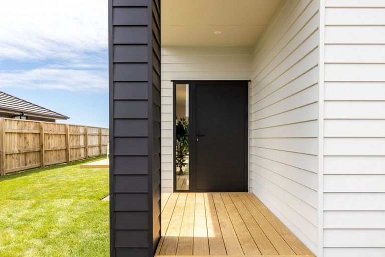 Photo of property in 72 Aratapu Street, Waitara, 4320