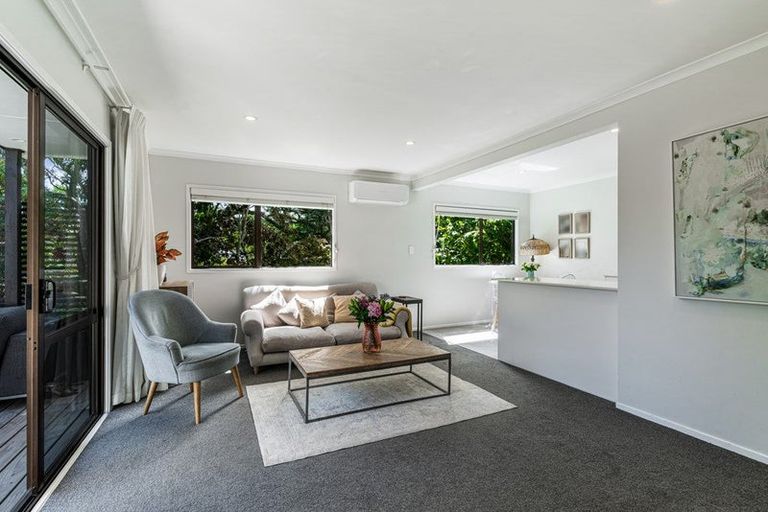 Photo of property in 1/22 Derwent Crescent, Titirangi, Auckland, 0604