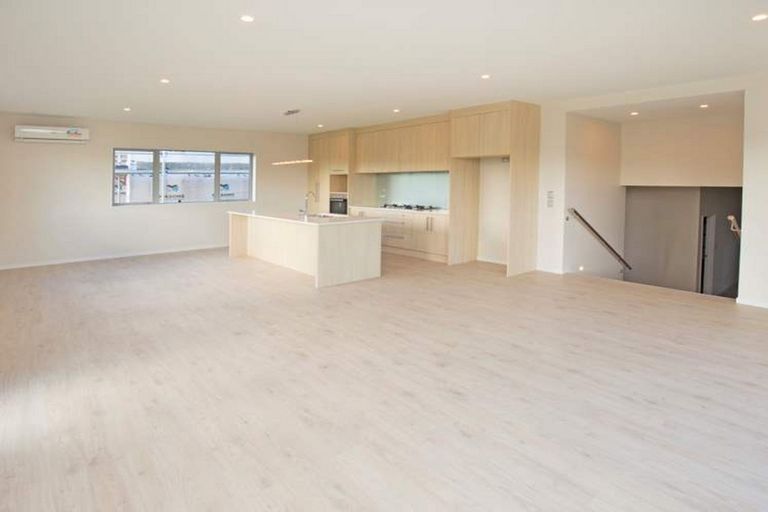 Photo of property in 15 Kaipuke Crescent, Gulf Harbour, Whangaparaoa, 0930