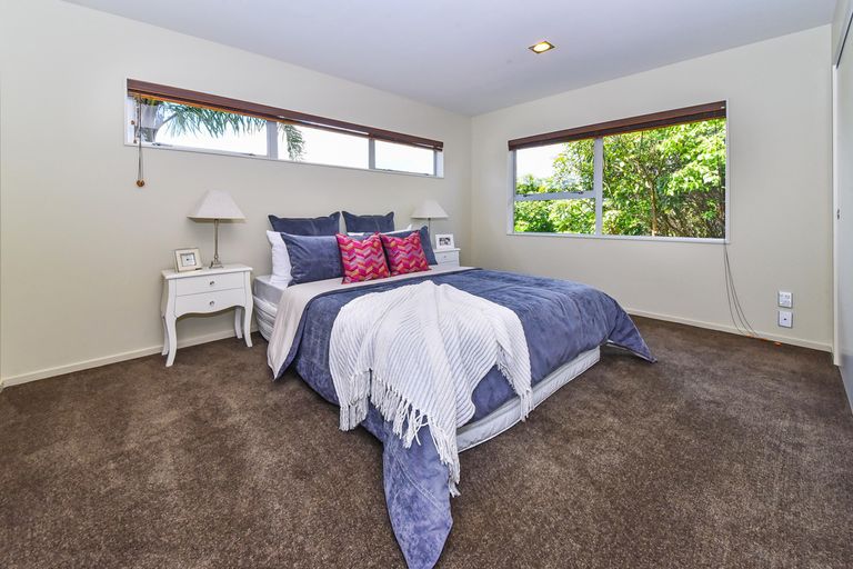 Photo of property in 16 Stranraer Crescent, Wattle Downs, Auckland, 2103