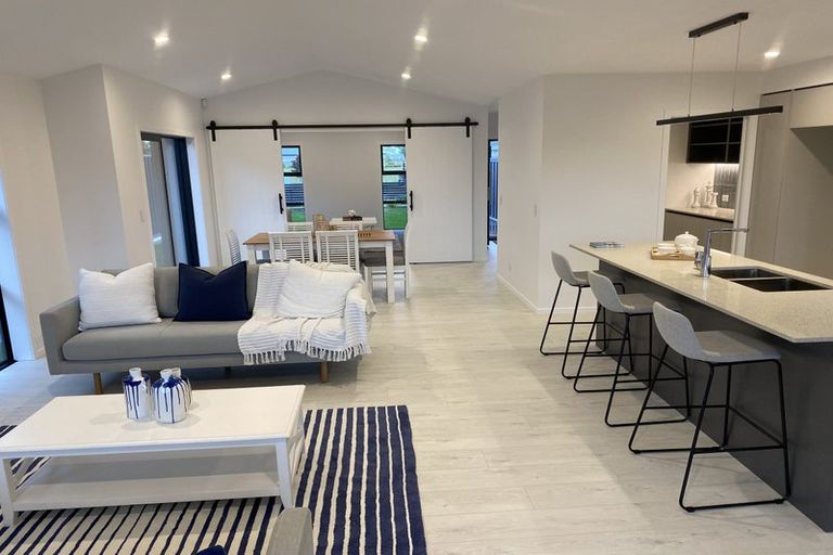 Photo of property in 14 Annie Aranui Drive, Poraiti, 4182