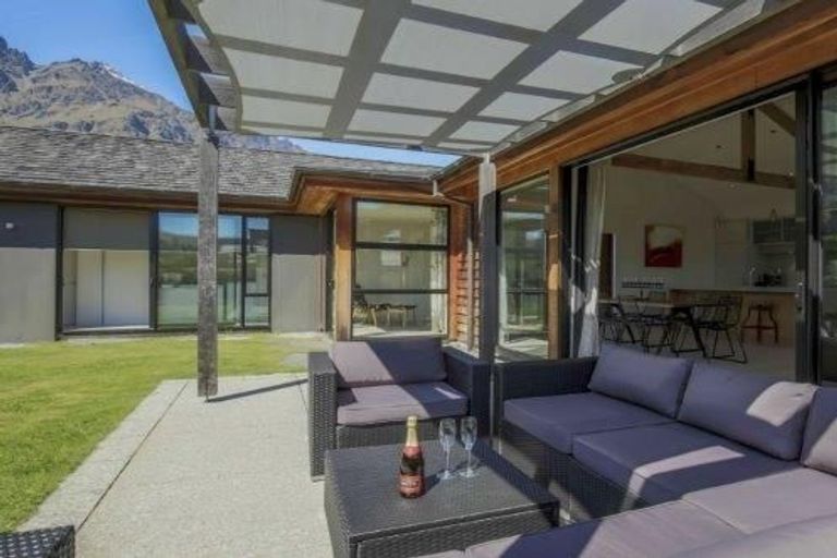 Photo of property in 2 Buckler Court, Jacks Point, Queenstown, 9371