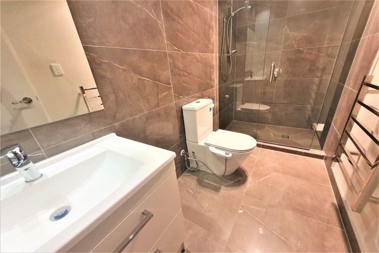 Photo of property in 19b Roseberry Avenue, Birkenhead, Auckland, 0626