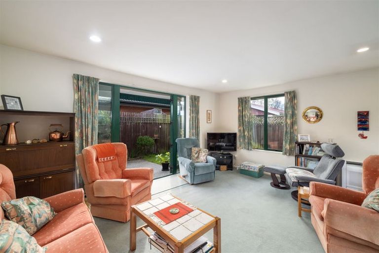 Photo of property in 6 Tulip Lane, Spreydon, Christchurch, 8024