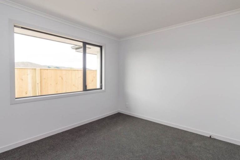 Photo of property in 35 Silicon Way, Fitzherbert, Palmerston North, 4410