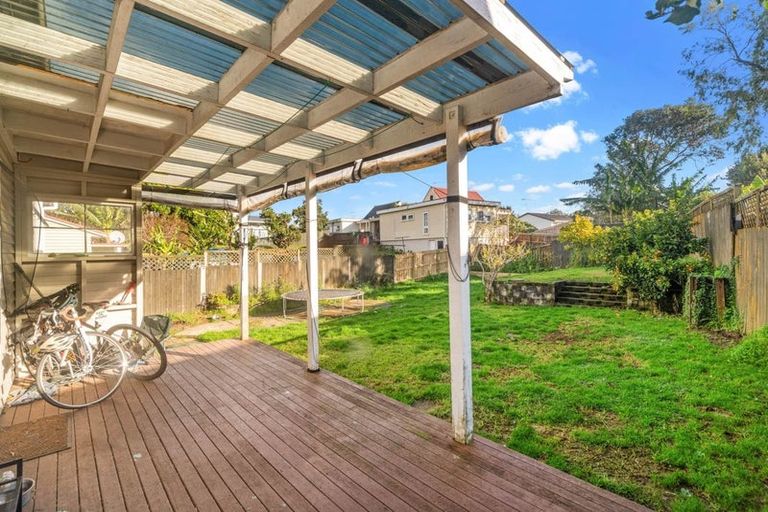 Photo of property in 1 Edmonton Avenue, Onehunga, Auckland, 1061