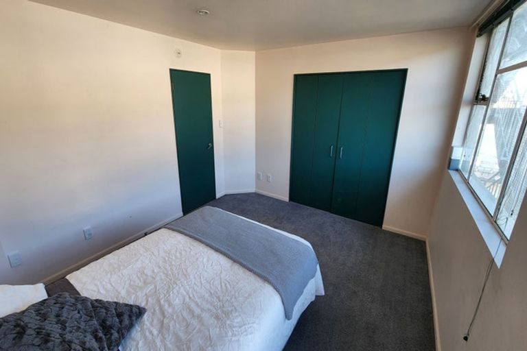 Photo of property in Grandstand Apartments, 9/80 Kent Terrace, Mount Victoria, Wellington, 6011