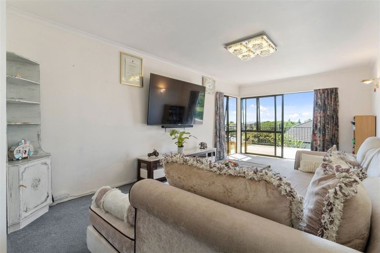Photo of property in 36 Ewhurst Place, Goodwood Heights, Auckland, 2105