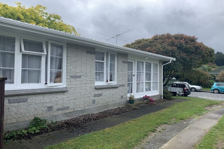 Photo of property in 63a Oregon Drive, Maoribank, Upper Hutt, 5018