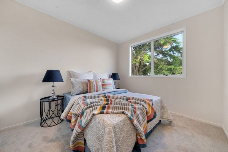 Photo of property in 54 Pukeroa Place, Papakura, 2110